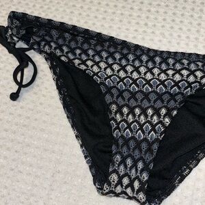 OLD NAVY Crochet Bikini Bottoms Size MEDIUM Black Gray White Cheeky Boho